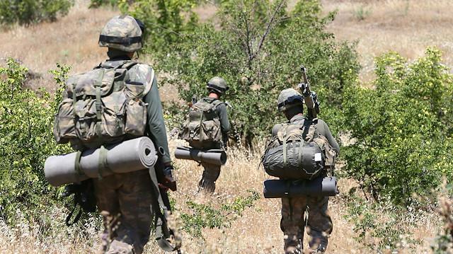 10 PKK/YPG'li terörist komandolar tarafından etkisiz hale getirildi.