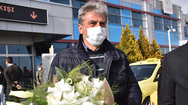 Hamzaoğlu kentte çiçekle karşılandı.