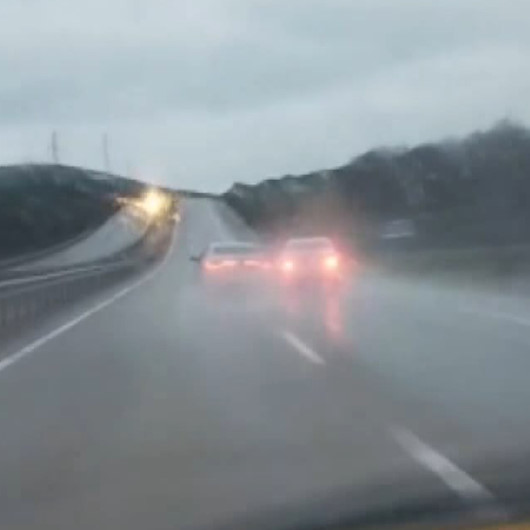 Şile yolunda sürücülerin yol verme tartışması tehlikeye davetiye çıkardı: O anlar kamerada