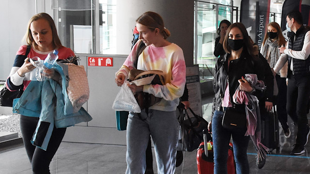 Rus turistler, Türkiye'ye gelmeye başladı.