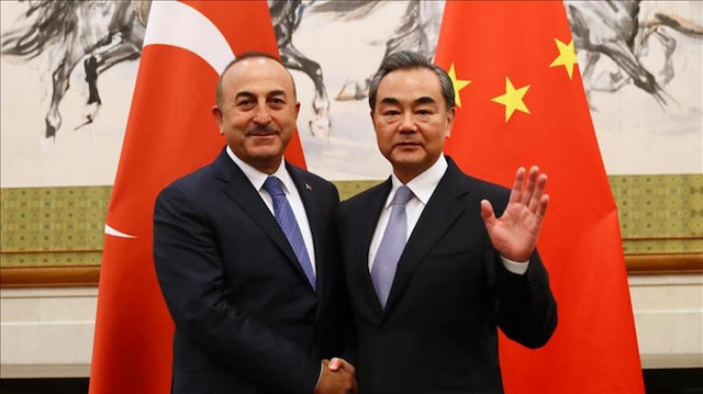 Dışişleri Bakanı Çavuşoğlu, Çinli mevkidaşı Wang Yi ile. (Arşiv)