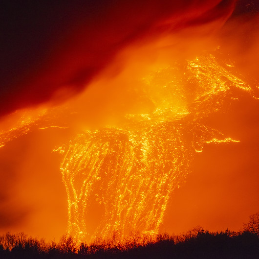 Etna Yanardağı yeniden alev püskürttü