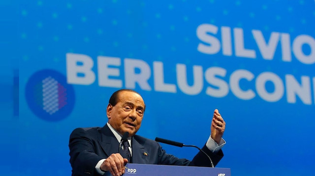 Slivio Berlusconi.
