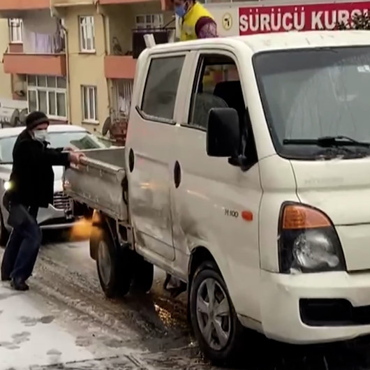 Etkili olan kar yağışı, Kağıthanelilere zor anlar yaşattı: Sürücüler yokuşlardan güçlükle çıktı