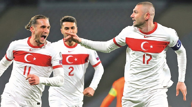 EURO 2020 vizesi alarak tüm Türkiye’yi gururlandıran Şenol Güneş yönetimindeki A Milli Futbol Takımı, 2022’de Katar’da düzenlenecek Dünya Kupası Avrupa Elemeleri’nde grubun favorilerinden gösterilen Hollanda’yı devirdi.