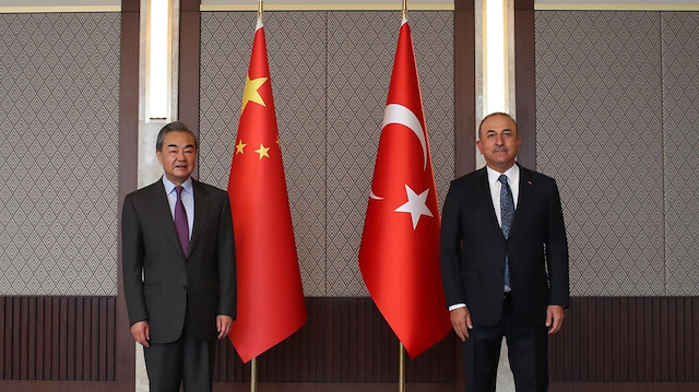 Çin Halk Cumhuriyeti Dışişleri Bakanı Wang Yi ve Türkiye Dışişleri Bakanı Mevlüt Çavuşoğlu