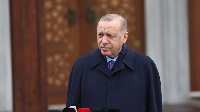 Cuma namazını İstanbul Üsküdar'daki Kerem Aydınlar Camii'nde kılan Cumhurbaşkanı Erdoğan, çıkışta gazetecilerin sorularını yanıtladı. 