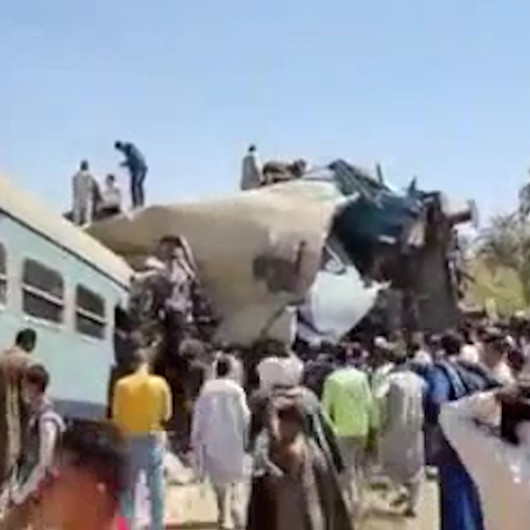 Mısırda iki tren çarpıştı: En az 50 yaralı
