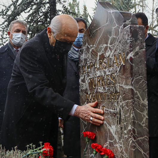 MHP lideri Bahçeli’den Alparslan Türkeşin kabrine ziyaret