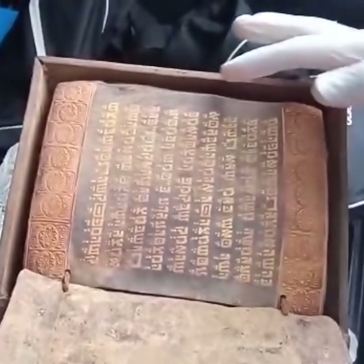 Samsun’da 2 bin 500 yıllık altın işlemeli Tevrat ele geçirildi
