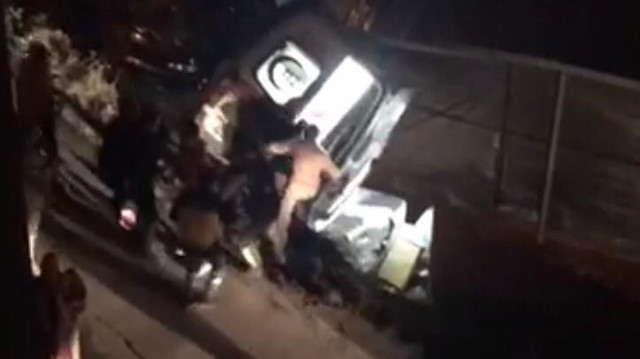Ümraniye’de kontrolden çıkan ambulans işyerinin bahçesine uçtu