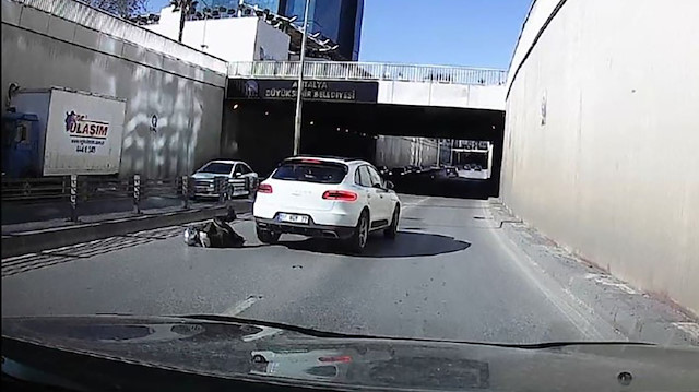 Epilepsi nöbeti geçiren motosikletli kadın ölümden döndü: O anlar kamerada