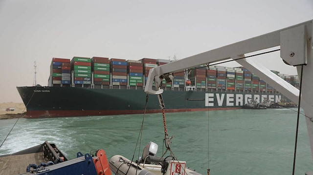 Süveyş Kanalı'ndaki gemi krizi büyüyor: Dünya ticareti günde 9.6 milyar dolar zarar ediyor
