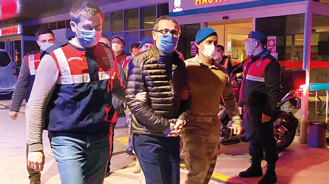 İzmir merkezli FETÖ operasyonunda ankesöre takılıp gözaltına alınanların 92’si İzmir Nöbetçi Sulh Ceza Hakimliği’nce serbest bırakıldı.