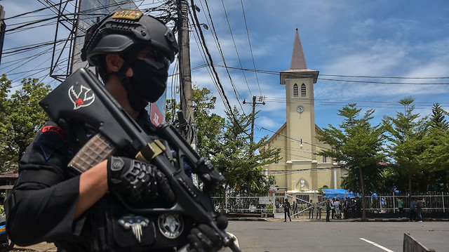 Makassar kentinde kiliseyi hedef alan bombalı saldırı düzenlendi.