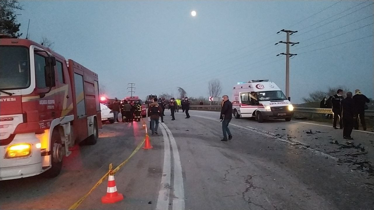 Düzce’nin Akçakoca ilçesinde meydana gelen trafik kazasında ölü sayısı 4'e çıktı.