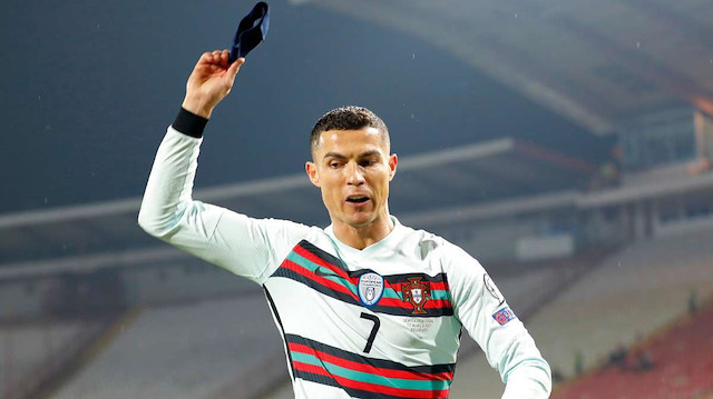 Ronaldo golü vermeyen hakeme isyan etti. 