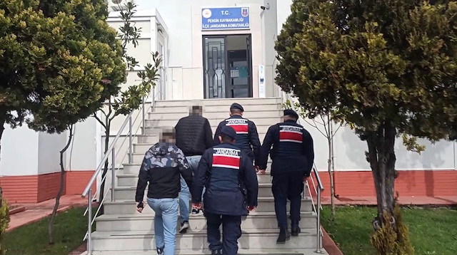 Şile'de araçlarıyla birbirine vurarak ilerleyen sürücüler yakalandı