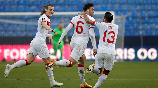 Ozan Tufan attığı iki golle maçta yıldızlaştı. 