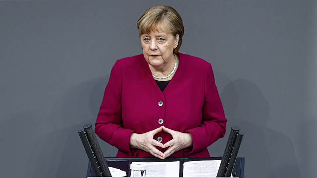 Almanya Başbakanı Angela Merkel, eyalet başbakanlarına seslendi.