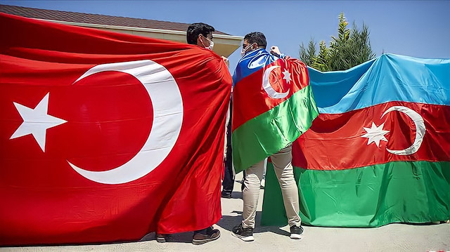 Türkiye ile Azerbaycan arasında kimlikle seyahat başlıyor.