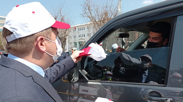 Iğdır'da 'Kırmızı Çizgimizi Çekiyoruz' uygulaması Vali Hüseyin Engin Sarıibrahim başkanlığında gerçekleştirildi.