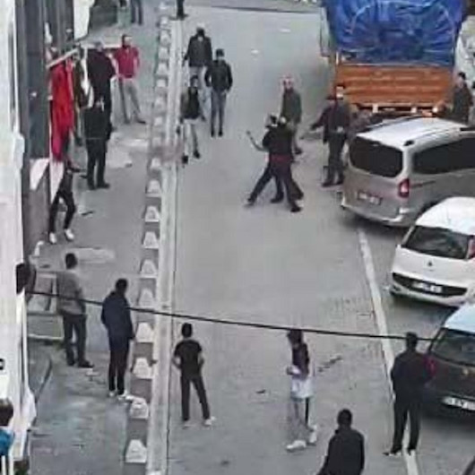 Esenyurtta baltalı park kavgası kamerada