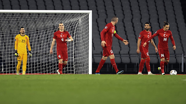 Türkiye-Letonya maçında millilerin yenilen golden sonra yaşadığı üzüntü.