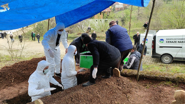 Ahmet Aydın'ın cenazesi aynı gün Akyazı'da toprağa verildi. 