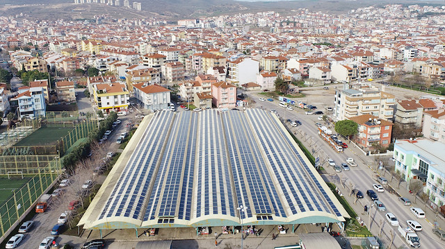 Doğa ve iklim başlıklarını merkezine alarak politikalar üreten Balıkesir Büyükşehir Belediyesi, temiz ve sürdürülebilir bir çevre için yenilenebilir enerji kaynaklarının üretilmesine yönelik adımlar atıyor.