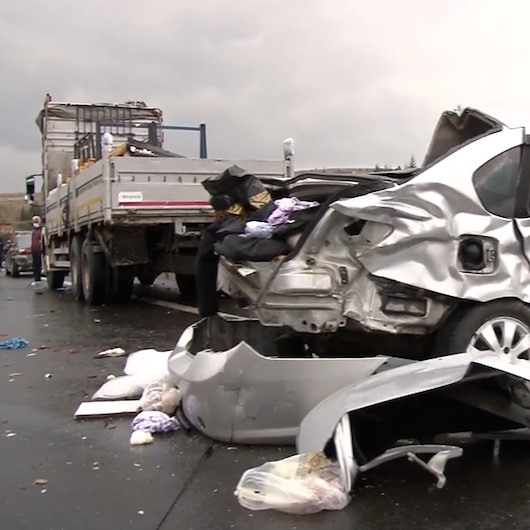 Ankarada zincirleme trafik kazası: 4 ölü, 5 yaralı