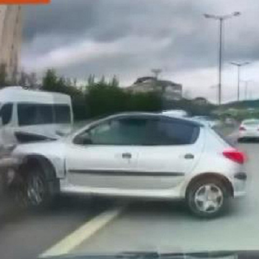 Makas atan otomobil önce tankere sonra bariyere çarptı