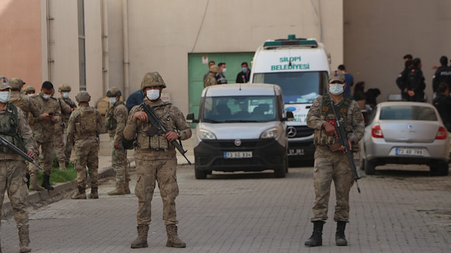 Jandarma ekipleri, Silopi Devlet Hastanesi önünde geniş güvenlik önlemi aldı.