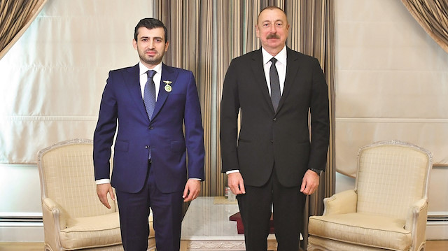 Bayraktar’a büyük onur: Aliyev Karabağ Nişanı taktı