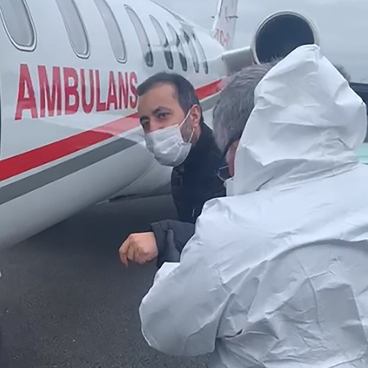 İngilteredeki Kovid-19 hastası Erdal Yetimova ambulans uçakla yurda getirildi