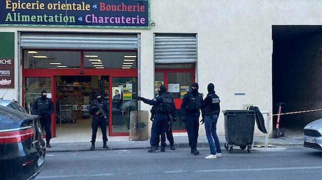 Fransa'da terör örgütü PKK ile bağlantılı derneklere geçtiğimiz hafta baskın yapıldı.
