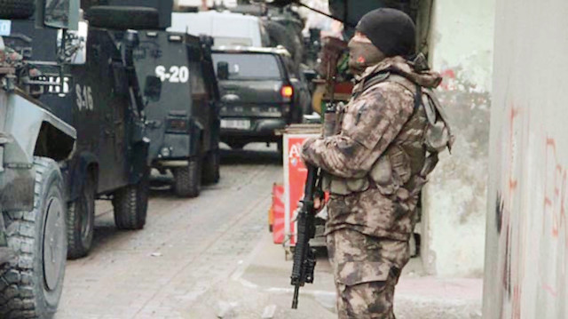 Terör örgütü PKK’nın çatı derneği MEBYA-DER, Diyarbakır’daki bazı anaokulları ve ortaöğretim kurumlarını takibe almış.