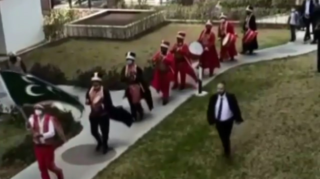 Mehteranlı gelin alma merasiminde ilginç görüntüler oluştu