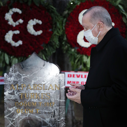 Cumhurbaşkanı Erdoğan’dan Alparslan Türkeş’in kabrine ziyaret