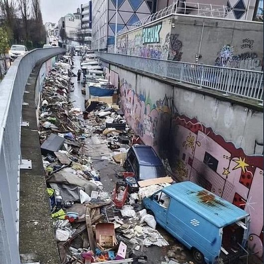 Paris çöp içinde