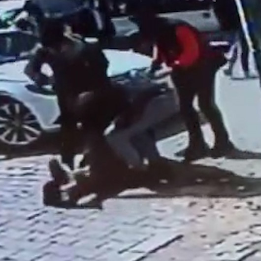 Esenyurtta aileler arasında yaşanan silahlı kavga kamerada