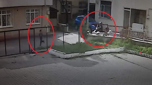 Motosikletli şahsın çocuk kaçırma teşebbüsü polisi alarma geçirdi: O anlar kamerada