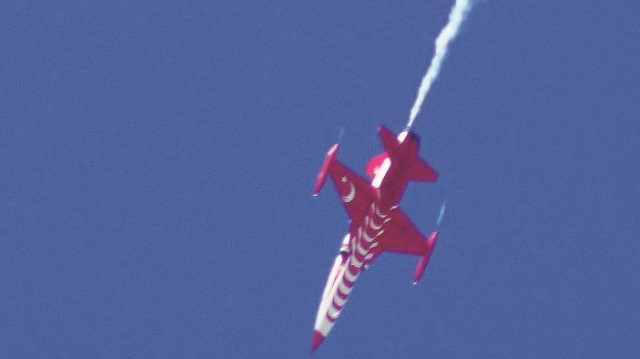 Konya’da akrobasi timi Türk Yıldızları’na ait NF-5 tipi bir gösteri uçağı eğitim uçuşu sırasında düştü.