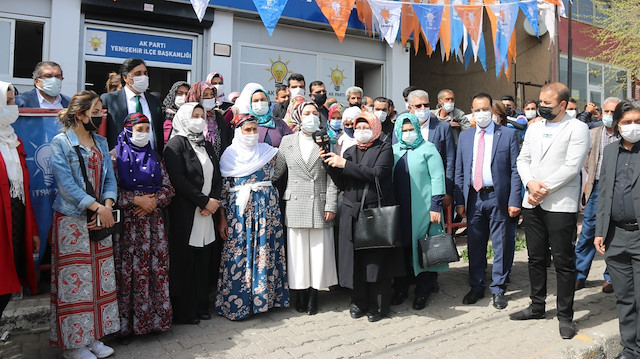 AK Parti Yenişehir İlçe Başkanı Nupelda Kaya​, katılımcıların üyelik işlemlerini gerçekleştirdiklerini söyledi.