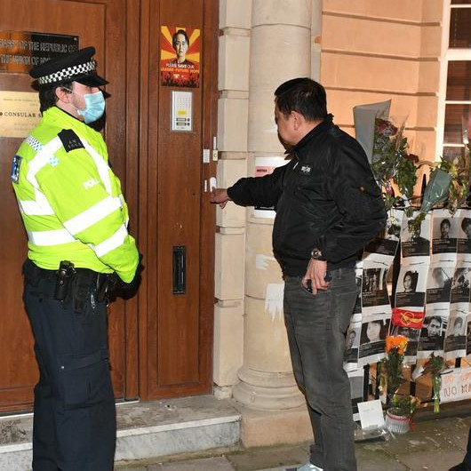 İngilterenin ortasında mini darbe: Myanmarın Londra Büyükelçisi elçilik binasına alınmadı