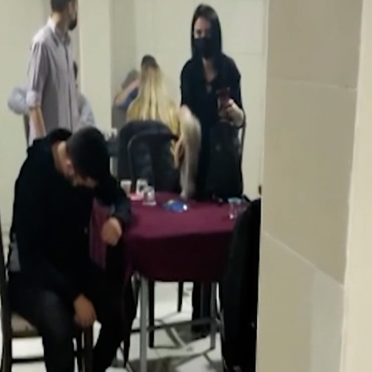 Kısıtlama saatinde kumarhaneye çevrilen iş yerine polis baskını