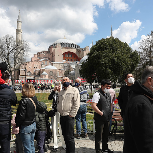 Sultanahmette turist yoğunluğu: Ziyaretçi kuyrukları oluştu