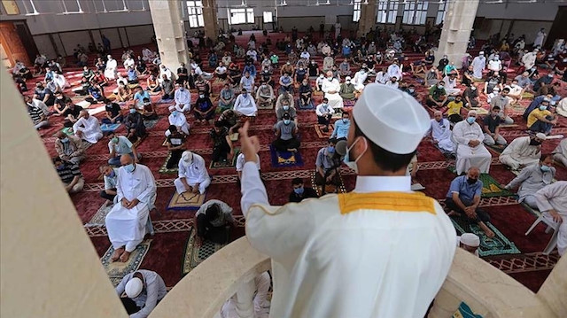 الحكومة الفلسطينية تسمح بصلاة التراويح في المساجد