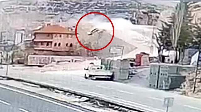 Karaman'da otomobiliyle bahçeye düşen Seycan hemşirenin kaza anı kamerada