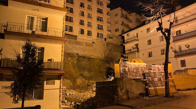 Bahar' Apartmanı'nın çevresindeki 15 binadakiler tahliye edildi.